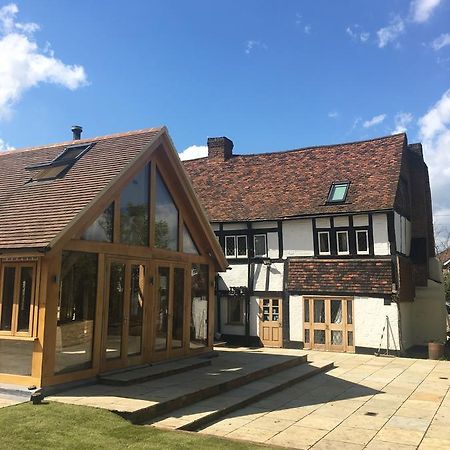 Heathrow Cottages Staines-upon-Thames Bagian luar foto
