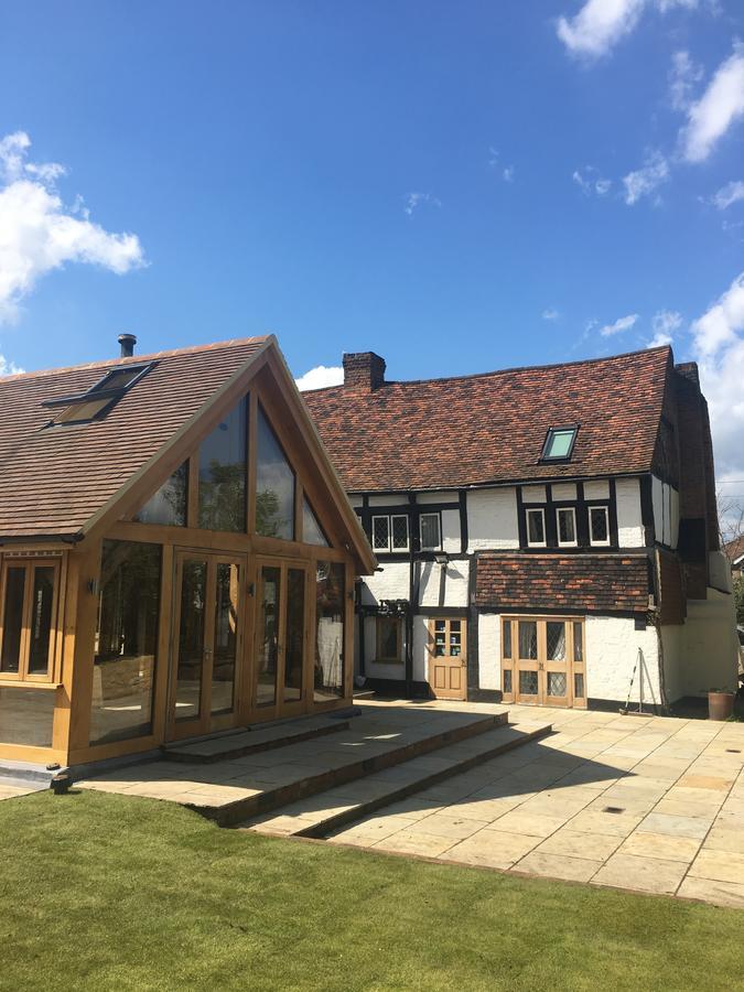Heathrow Cottages Staines-upon-Thames Bagian luar foto